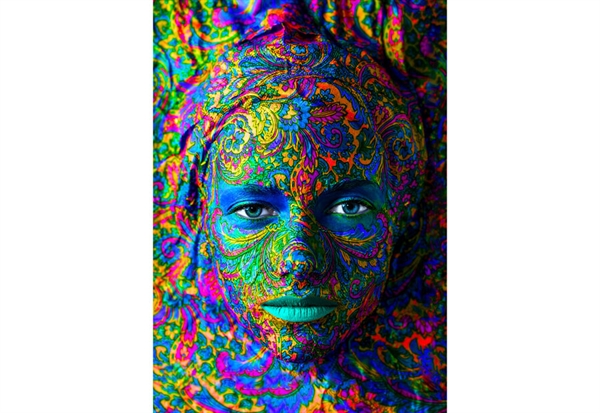 Billede af Woman with Color Art Makeup