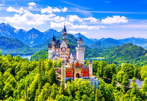 Se Neuschwanstein Castle in Summer, Germany hos Puzzleshop
