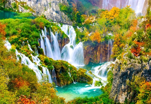Se Plitvice Waterfalls in Autumn hos Puzzleshop